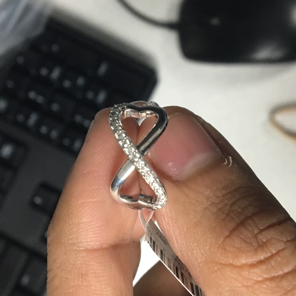10kt Women Diamond Infinity Heart Ring 1/6 Cttw - Picture 2 of 3